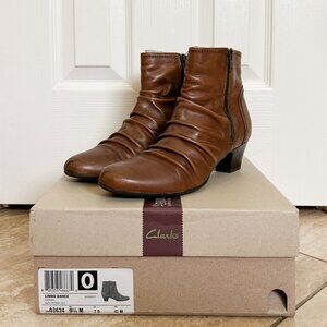 Clarks Artisan Limbo Dance Ankle Boots Women’s 9.5 Brown Leather Block Heel EUC